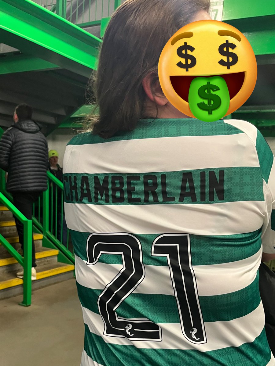 lerrieizer's tweet photo. no one inside celtic park celebrated ox’s winner harder than the season ticket owning little mix stan 💚 https://t.co/gozapNaDby