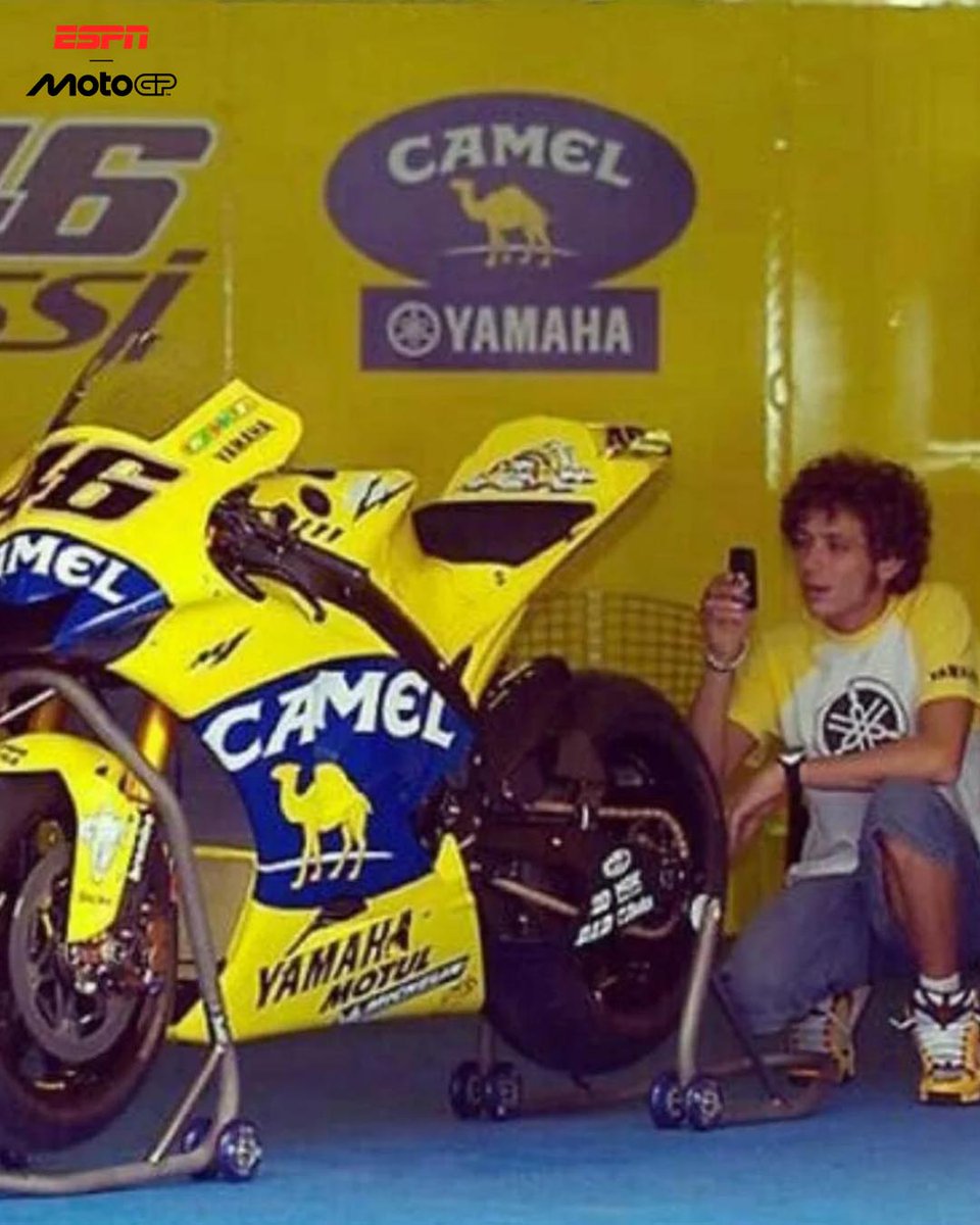 A ver cuántos me gusta consigue esta foto retro de Valentino Rossi. 😎