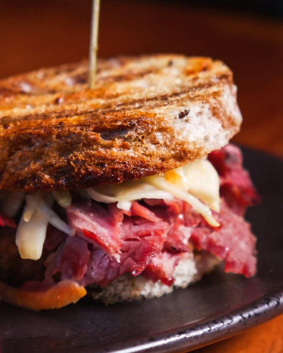 CityGateGrille's tweet photo. Thursdays, done right.
Reuben Sliders stacked with tender corned beef, melted Swiss, and house slaw - paired with a smooth select bourbon.
A classic combo made for slow sips and easy nights.
✨ Reuben Sliders  $15
✨ Select Bourbon  $10
Every Thursday.
Weeknights starting at 5PM. https://t.co/C5mHmnRTUm