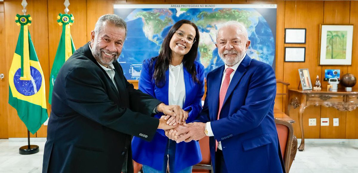 Hoje estive com o presidente Lula, acompanhado da nossa pré-candidata ao governo do Rio Grande do Sul, Juliana Brizola. Em um diálogo franco e respeitoso sobre o futuro do estado, Lula ouviu com atenção o pedido de apoio à sua pré-candidatura. 

Juliana é preparada, experiente e