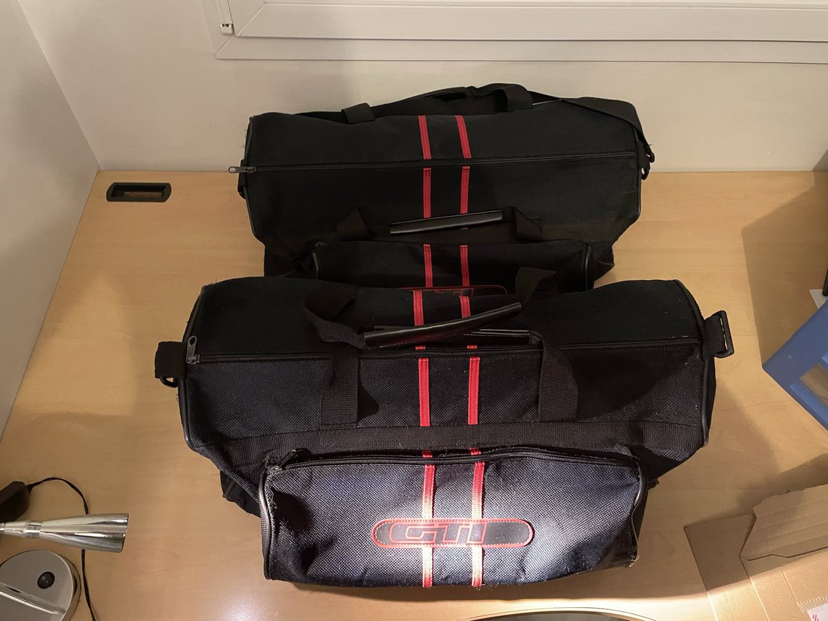 BretaudMaxence's tweet photo. @205gticdf DM si intéressé deux sac d’origine 205 GTI https://t.co/VLaG46MtJp