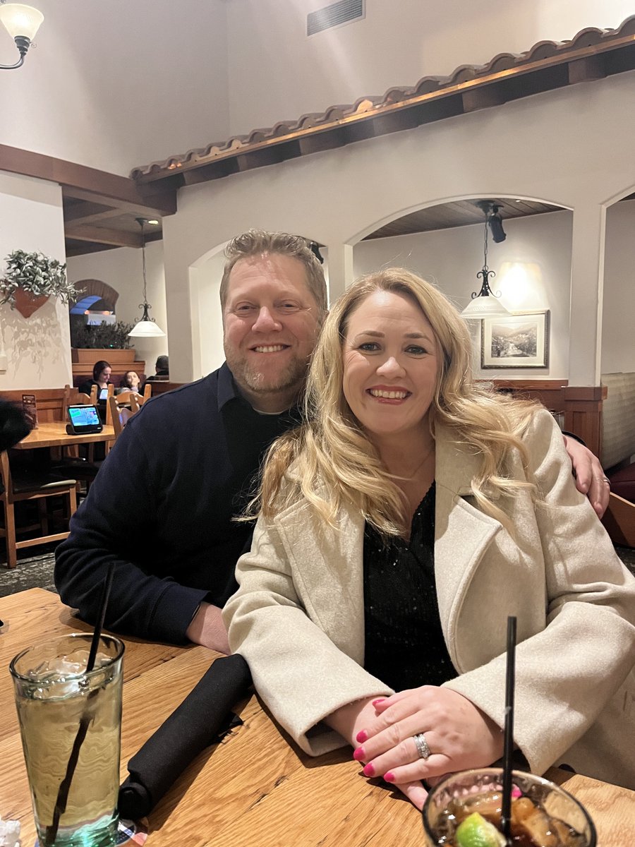 ChadMeyerson's tweet photo. Early Valentine's Dinner at @olivegarden w/ call out to @USMobile for their promo! https://t.co/hpuuuz6xJU