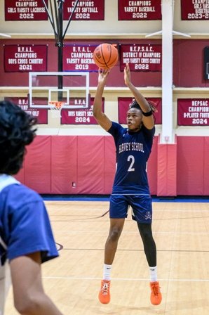 HarveySchoolNY's tweet photo. HVAL boys hoops: Harvey 66, Williams 50. Cavs now 11-4 overall, 7-1 in league standings. Cam Spruils 28 pts, Darron Yelling 12, Wyatt Bland 10 lead Cavs' offense. Way to #gocavs #harveypride @HarveyLZ @ChrisDelCampo1 @hoopsmbd  @lohudsports https://t.co/DCVHVgoLqf