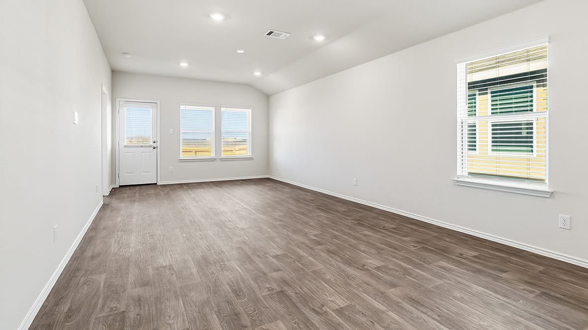 jbaked210's tweet photo. Meet The Uma — the layout buyers keep asking for.

✨ 4 Bedrooms
✨ 2 Bathrooms
✨ 2-Car Garage
✨ 1544 Sq Ft of smart, open living space

If you’ve been saying, “I just need more space… but I don’t want stairs,” this is it.

📧 DM me “UMA” to get pricing and incentives. https://t.co/4Md6x4gihw
