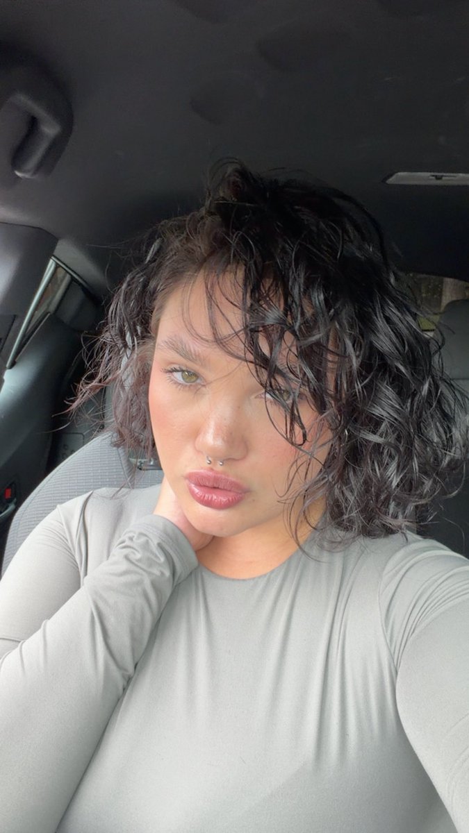 BAYOU BELLA HADID tweet media