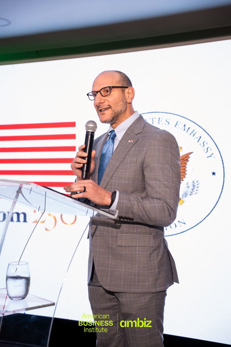 laembajada's tweet photo. 🎉 ¡Noticia emocionante! ¡Nos complace felicitar al @CCPA_paraguay por la apertura oficial del American Business Institute (AMBIZ)! #AMBIZ busca cerrar la brecha entre el aprendizaje en el aula y el éxito profesional en el mundo real. Mientras celebramos nuestros 250 años de Independencia, nos enorgullece ver modelos educativos estadounidenses como este tomar vida en Paraguay, para fortalecer las alianzas entre nuestros países. 
¡Juntos veremos a la juventud paraguaya convertirse en los innovadores y líderes del mañana! 👏🏼🇵🇾🇺🇸