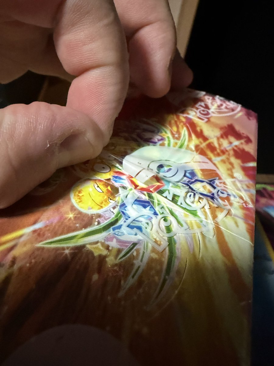 KyleGilbertso13's tweet photo. @PokemonCenterUS wtf is this packaging, no packing material, inner box to protect a Booster Box? 

And now the booster box has a slit across the top from shipping https://t.co/zpFGxEMZ9Z