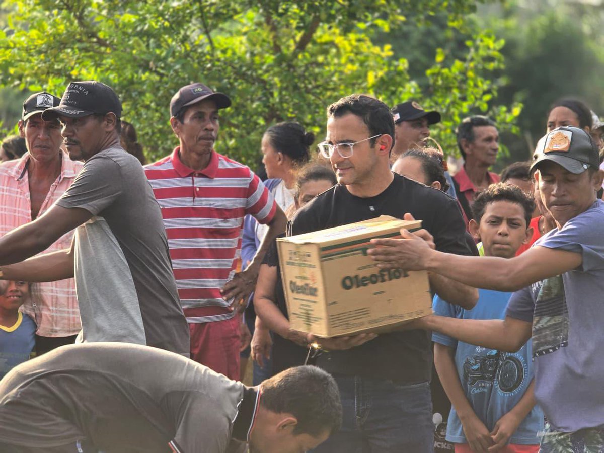 Hoy quiero expresar mi gratitud sincera.

Gracias al presidente <a href="/petrogustavo/">Gustavo Petro</a> , a la <a href="/PoliciaColombia/">Policía de Colombia</a> y a la <a href="/PoliciaMonteria/">Policía Metropolitana de Montería</a>, en cabeza del Coronel Héctor Ruiz, por gestionar y disponer un helicóptero que nos permitió llegar hasta Loma Verde, un corregimiento de difícil acceso