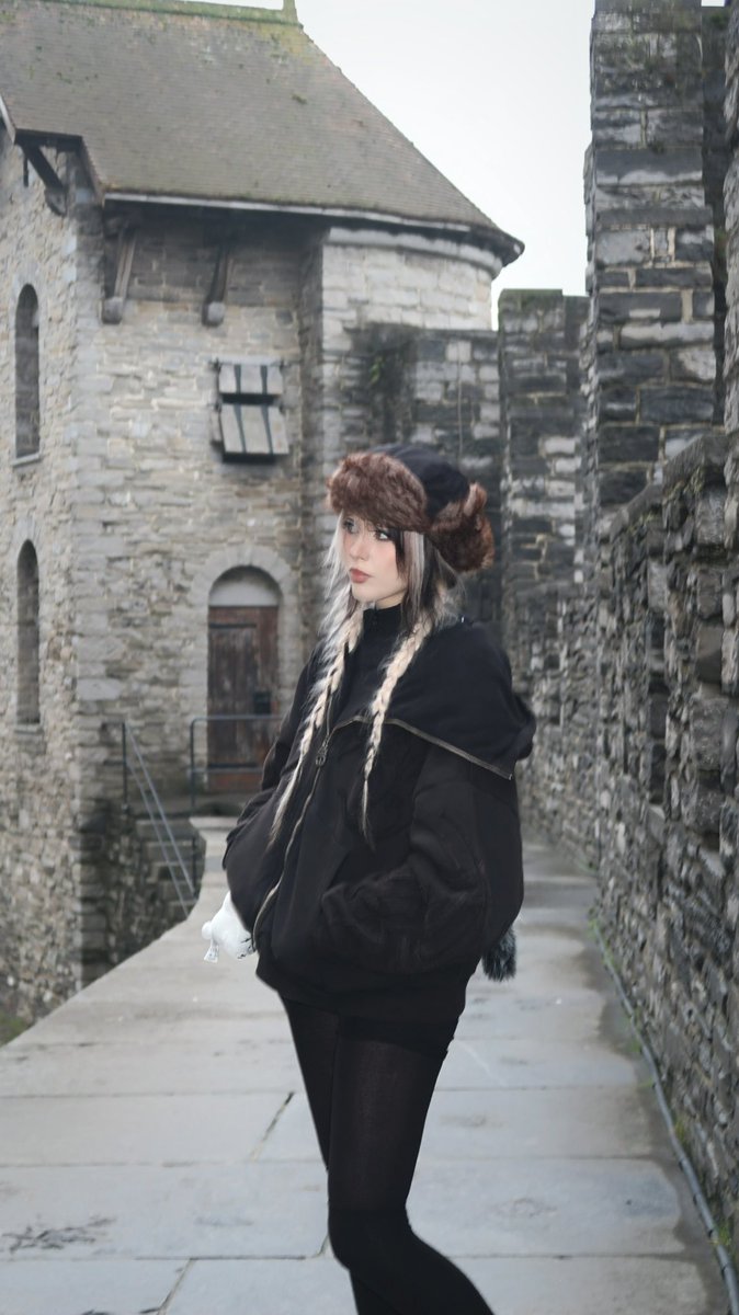 silkt0n's tweet photo. Wanna come look at castles with me?
>-< https://t.co/T5Wk5KWI7f