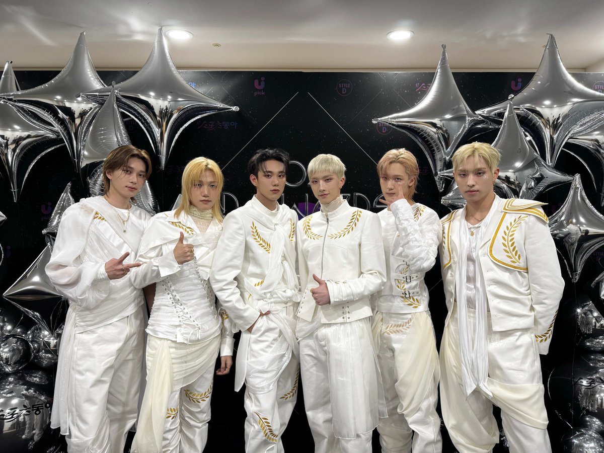 피원하모니, '제2회 디어워즈'서 첫 대상 포함 3관왕 영예 "2026년 우리의 해로 만들어보겠다"
'디 어워즈' 3관왕 쾌거"최고의 퍼포먼스 보여드릴 것"
피원하모니, '디 어워즈' 블랙 라벨 글로벌·딜라이트 블루 라벨·베스트 레코딩 부문 수상

[사진=FNC엔터테인먼트]

#피원하모니 #P1Harmony #P1H