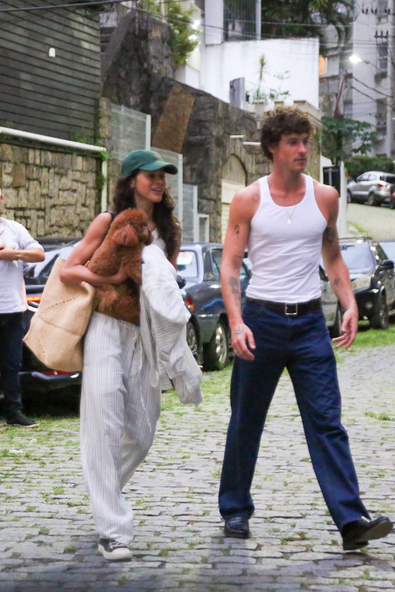 SMupdatesbr's tweet photo. 📸| Shawn Mendes e Bruna Marquezine hoje no Rio de Janeiro! https://t.co/F8i8MKYkm0