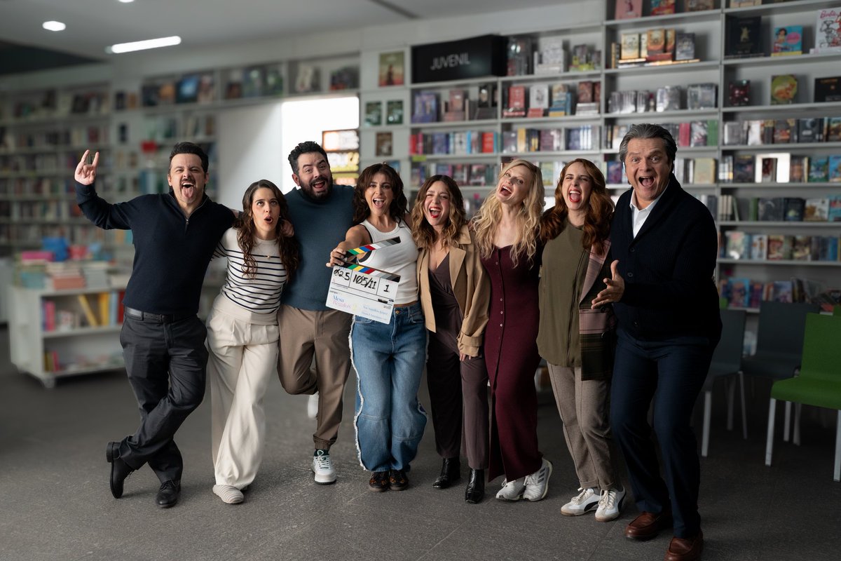 #MesadeRegalos regresa con una nueva entrega:MESA DE REGALOS 2. ¿Y EL BEBÉ PARA CUÁNDO?

Cassandra Sanchez Navarro  y <a href="/joseedu92/">José Eduardo Derbez</a> vuelven como Antonia y Nicolás, ahora enfrentando la etapa de recién casados mientras las preguntas incómodas, la presión social y los bebés comienzan