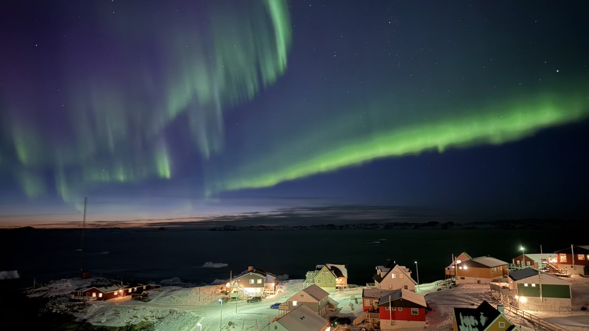 Northern Lights from the Old Town of Nuuk, Greenland 🇬🇱 

February 11, 2026 (20:58pm)