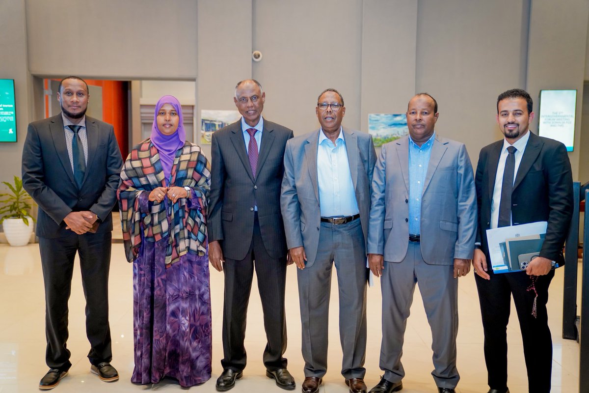 SomaliaMolsa's tweet photo. The 5th Intergovernmental Forum under the SERP Project has concluded, focusing on PSM Reform, HRMIS strengthening, and implementation priorities.

FGS &amp; FMS institutions reaffirmed their commitment to effective public service delivery.

#MoLSA #SERP #Somalia https://t.co/KW1foNDiy0