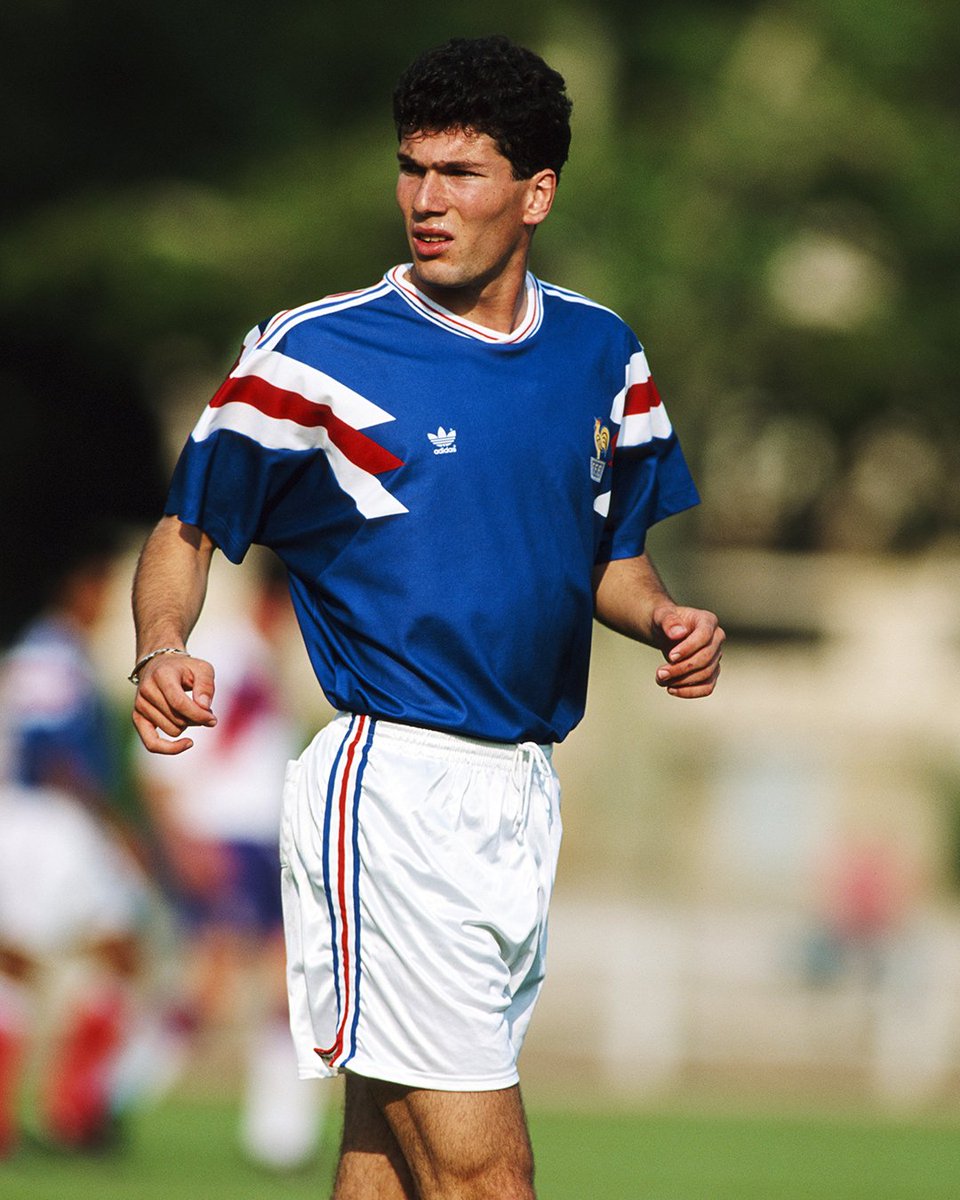 lbertozzi's tweet image. RT no Zidane cabeludo ou sete anos de azar