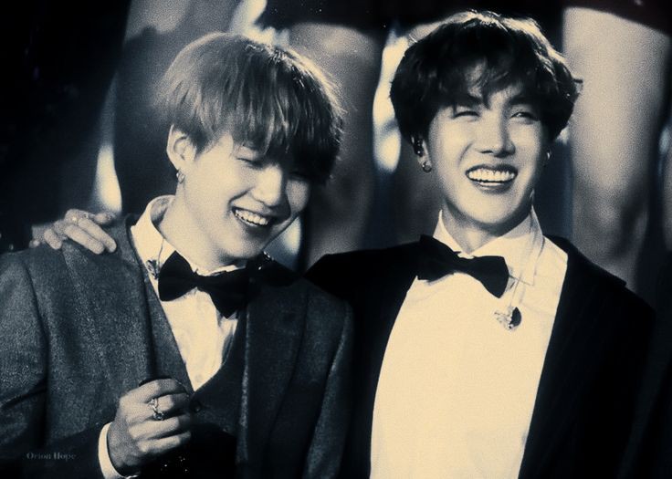 airriee_'s tweet photo. @im4jhope @BTS_twt @bts_bighit from philippines 🇵🇭 #BTS #Jhope #Suga @BTS_twt @bts_bighit https://t.co/e43gMOu6pD