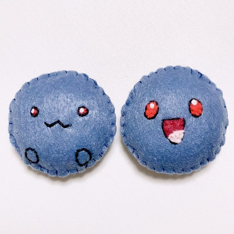 Cocesi1Cocesi's tweet photo. ポケモンを丸くすると大事な特徴も消えちゃうんだけど…
ナゾノクサどっちか分かる？
もう1匹もお名前分かったら凄い✨️ https://t.co/PjzYZGOv8o
