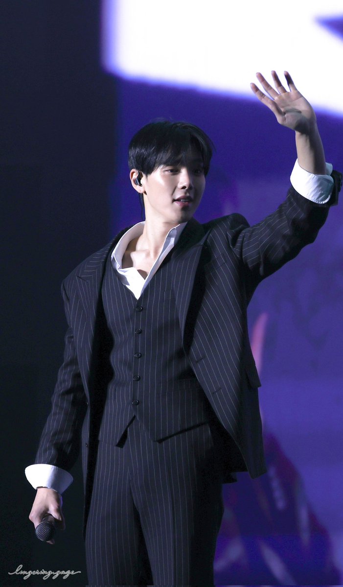 여보
회사다녀올께👋🏻

#손현우
#셔누 #몬스타엑스 
#MONSTAX #MONSTA_X