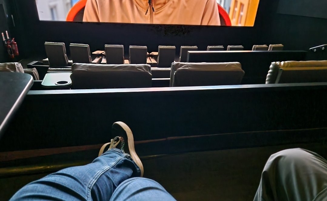 Kikiminx19's tweet photo. @sheltermovie_ was brilliant! I mean, what's not to love about a Jason Statham action film! Good story, action packed, an emotional rollercoaster &amp; a gorgeous dog too. Plus, Dad &amp; I got a bonus of the cinema to ourselves, winner! Definitely worth a watch #Shelter #justiceforjack https://t.co/DkZnlkfQXU