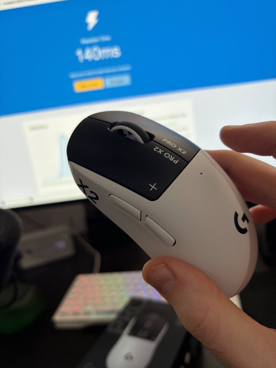 ONSCREEN tweet media