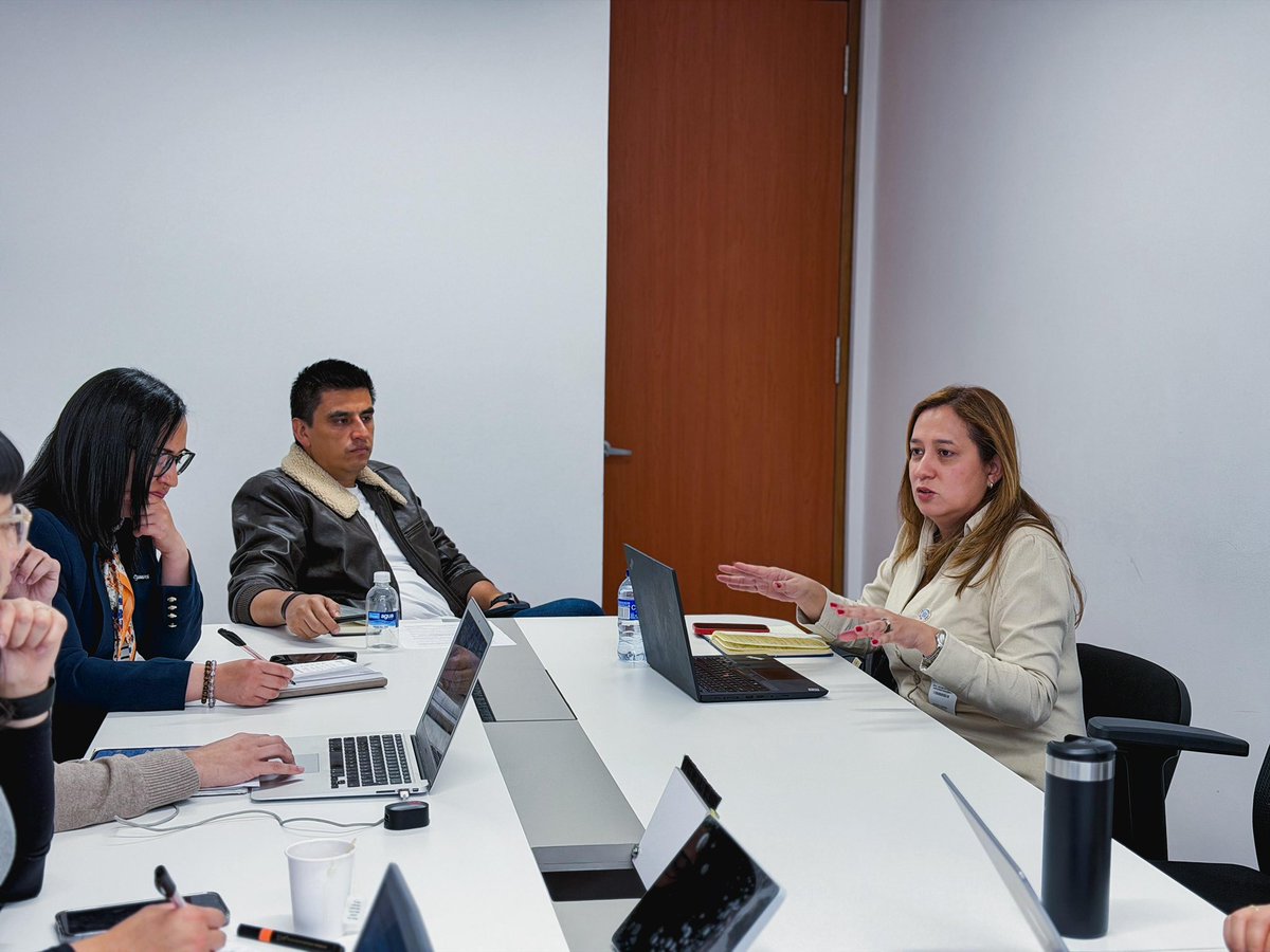 SaavedraMDavid's tweet photo. Seguimos trabajando por combatir el hambre. 

Hoy sostuvimos una reunión con la @FAO_Colombia y Cocinas con amor, en la que planteamos una hoja de ruta que nos permita cumplir nuestro objetivo:

 ➕productividad en el campo colombiano
➖desperdicio de alimentos en nuestras ciudades.

Les estaré contando de nuestro trabajo con este propósito desde el @ConcejoDeBogota.

#BogotáMereceVivirSinHambre

@ALCsinhambre @AZimmermannFAO @aecid_es @LuisLoboG @angelaesmar