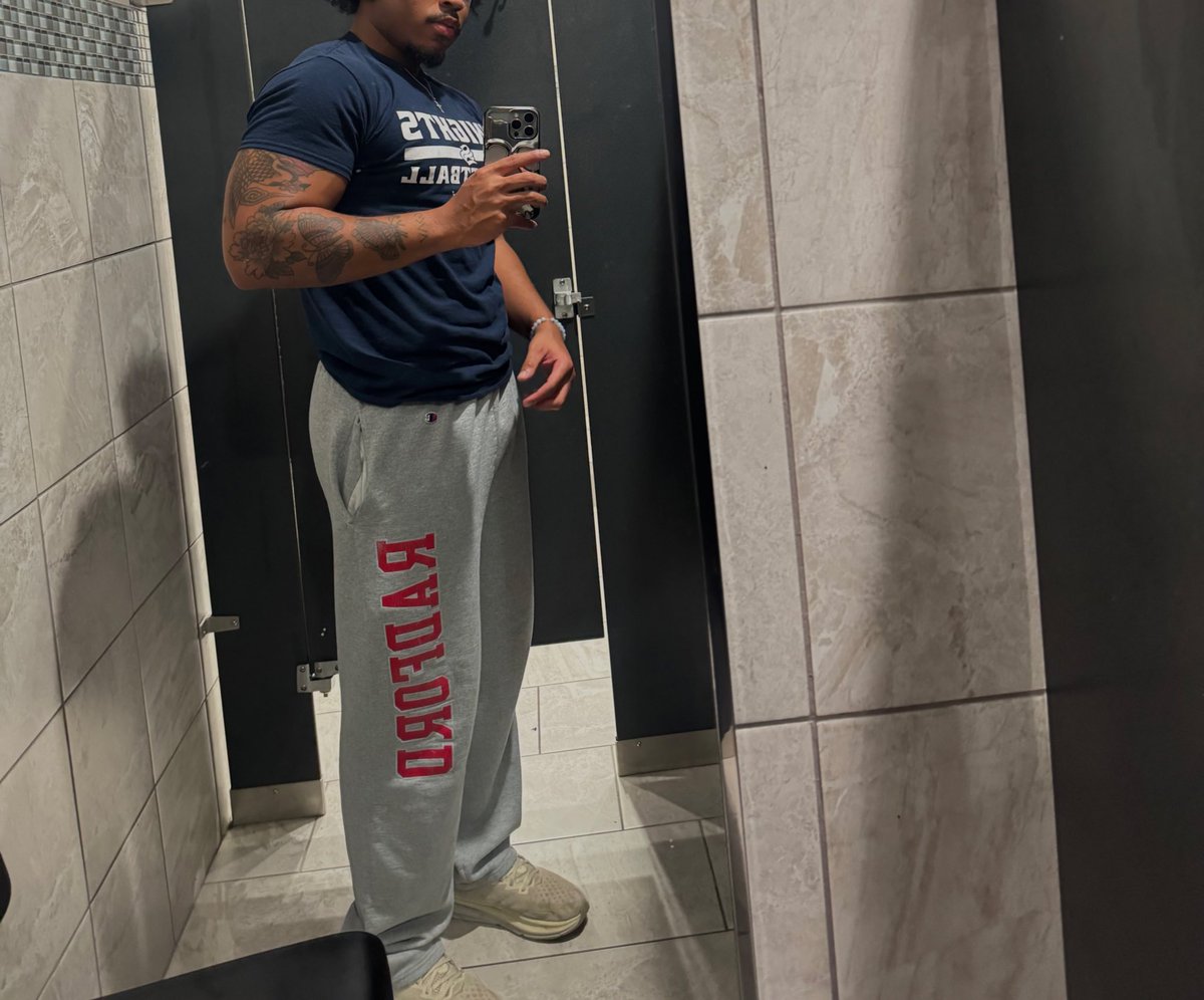 makari👽 tweet media