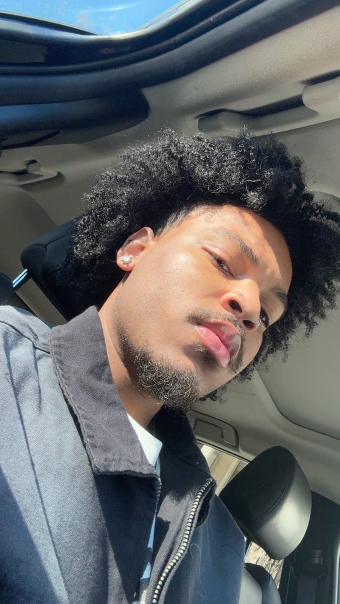 makari👽 tweet media