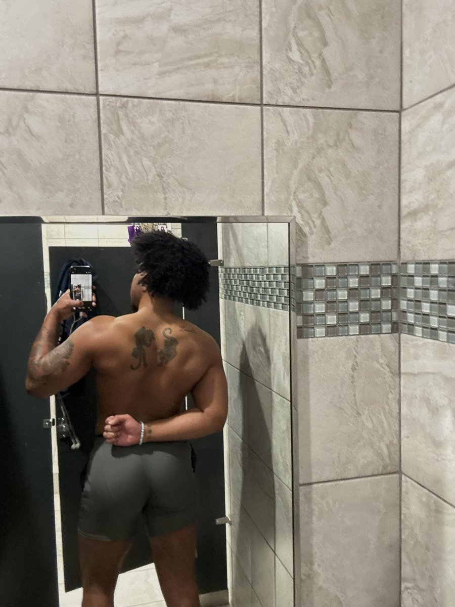 makari👽 tweet media