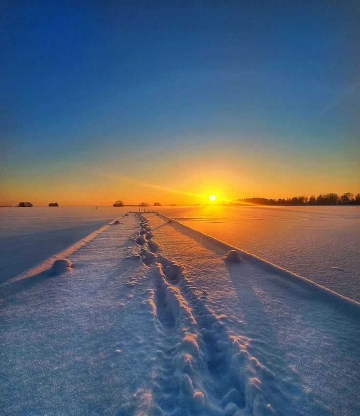 Goodnight  everyone  here..
# 🇧🇻norway  sunset
