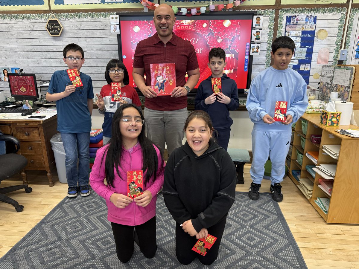 MrsGaursClass's tweet photo. Mr.  Gaur read to us about Lunar new Year 🧧 🏮  Gong xi fa cai!! https://t.co/zTP30BhZJC