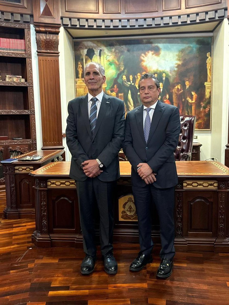 ccithn's tweet photo. El presidente de la Cámara de Comercio e Industria de Tegucigalpa (CCIT), Daniel Antonio Fortín, junto a la presidenta del Consejo Hondureño de la Empresa Privada (COHEP), Anabel Gallardo, sostuvieron una reunión de alto nivel con el presidente de la República, Nasry Asfura, orientada a analizar temas estratégicos para el país, entre ellos la atracción de inversión, el impulso al desarrollo social y económico, y la generación de empleo como eje fundamental para el fortalecimiento del sector empresarial hondureño.