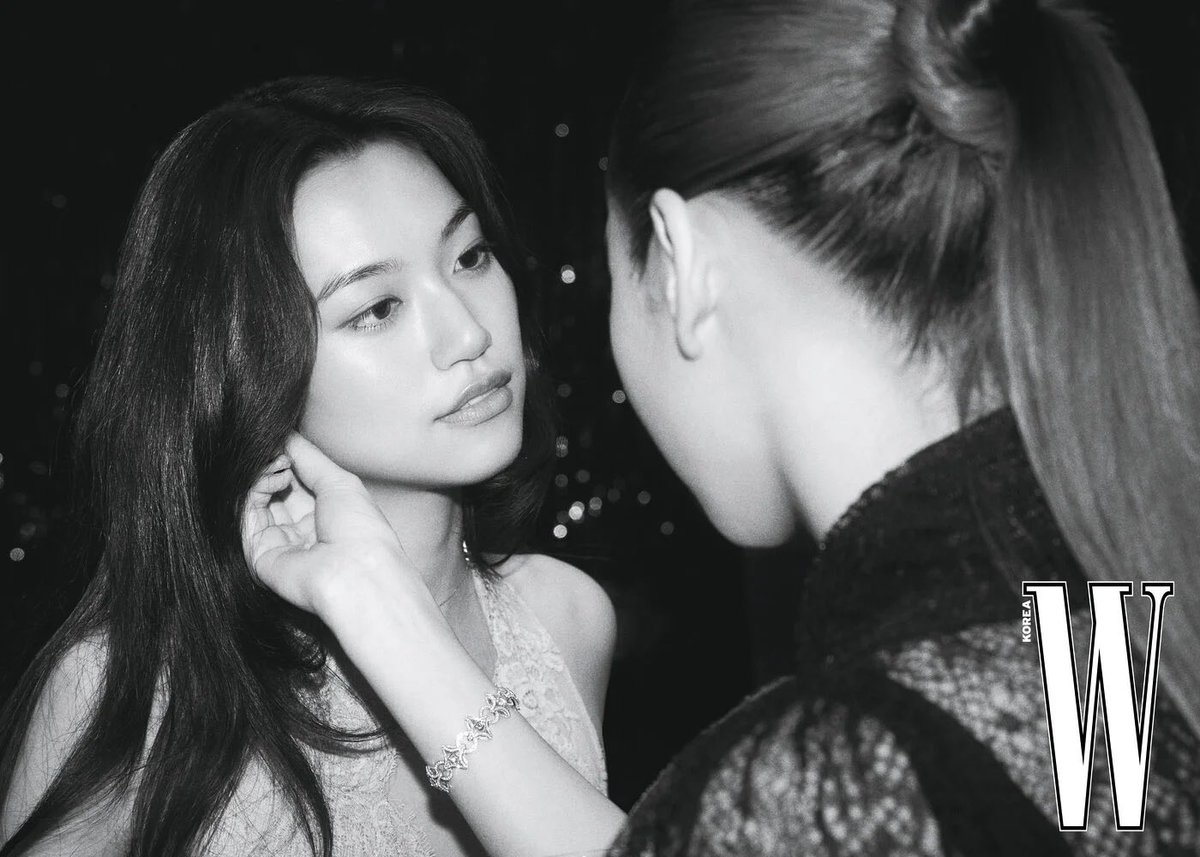 doyeonfile's tweet photo. she’s a certified women attractor https://t.co/jhMuEH7tOv