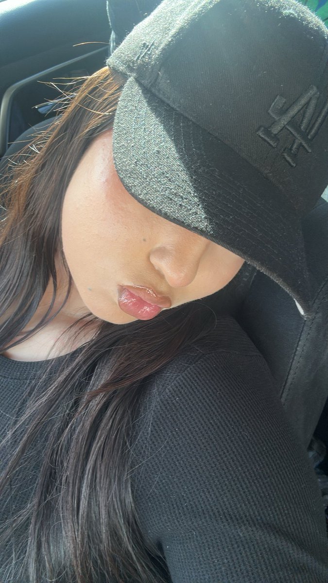 _sszz_nnn's tweet photo. Love me a baseball cap. 😝 https://t.co/FxDIV4rnYT