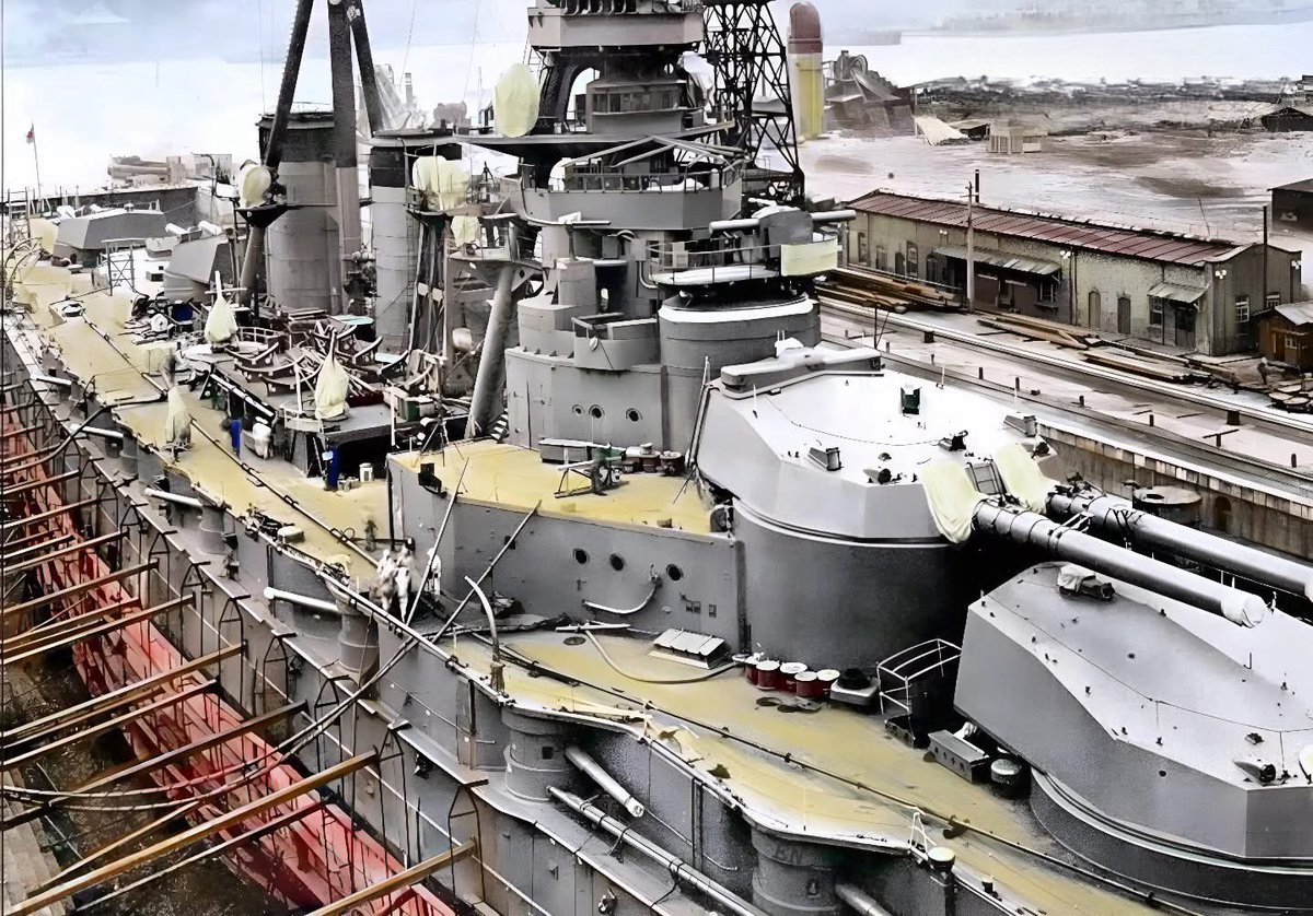 ひろ　軍艦 軍隊 戦艦 船 船艇 模型 横須賀工廠インテリア アンティーク 1928年12月頃、横須賀海軍工廠にて第一次改装中の戦艦「金剛」の当時の