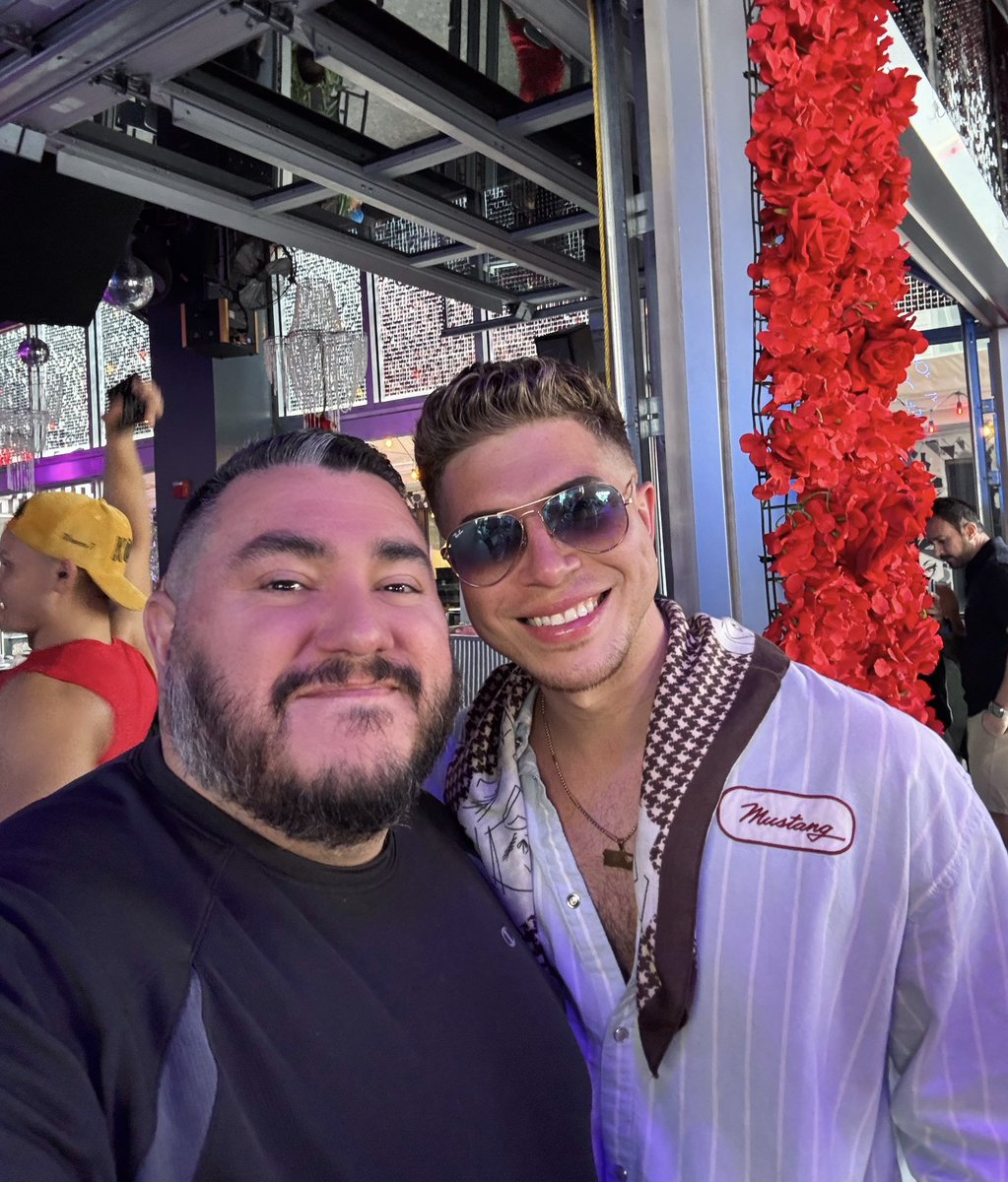 16_Bit_Bear's tweet photo. Ran into @TheAlyssaHunter , season 14 of Drag Race and the trade of All Stars 10, at Palace in South Beach. She’s so nice, Puerto Rican drag excellence! Wepa! 🇵🇷
#rupaulsdragrace #DragRace #drag https://t.co/2hStXd5bJn