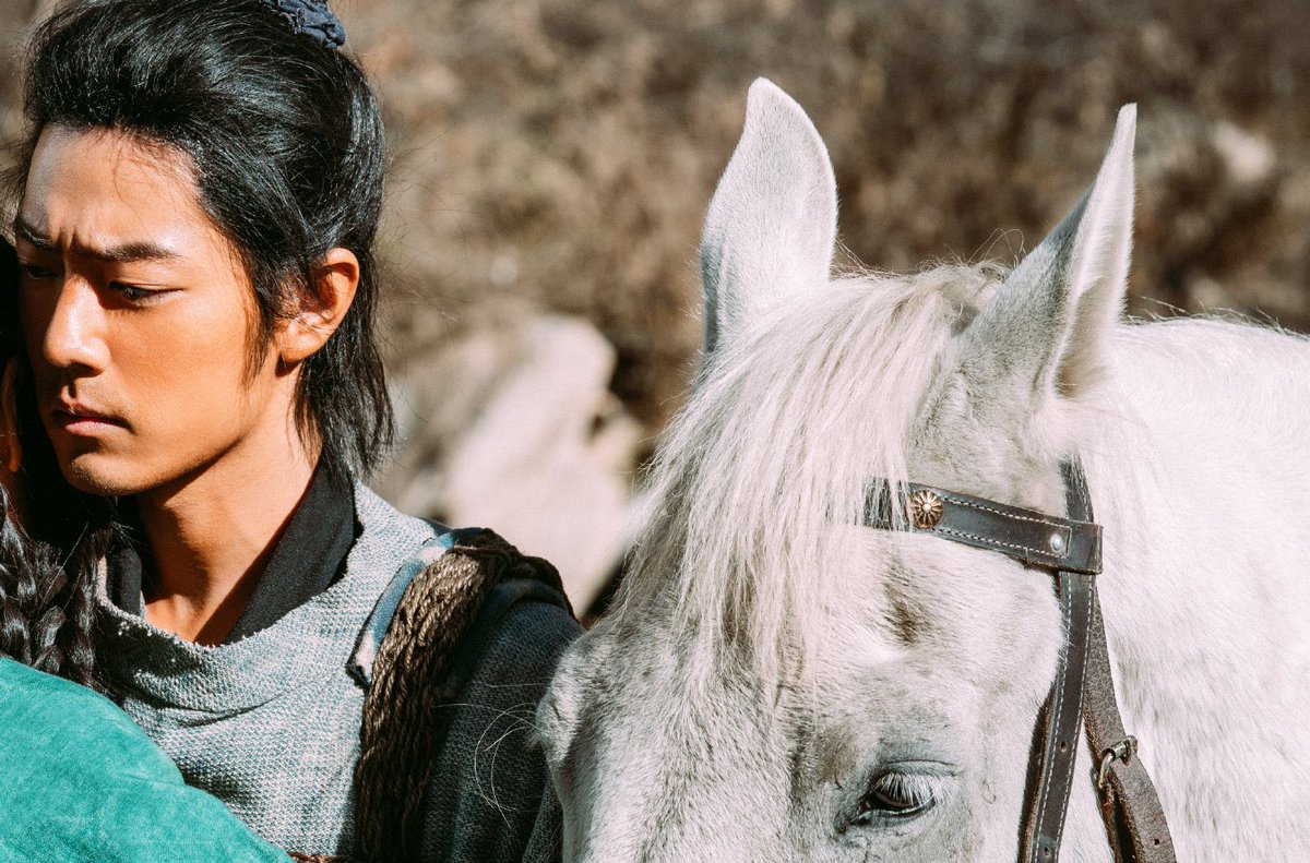 อ่านคห.ชาวญี่ปุ่น บางคนพาเพื่อนไปดูมังกรหยก เพื่อนเป็นมักเกิลไม่เคยอ่านนิยายต้นฉบับมาก่อนก็มีทั้งชมว่าสนุกมากกกก พี่เจ๋งอาจจะดูพึ่งไม่ได้บ้างแต่ตั้งมั่นในอุดมการณ์ บางคนก็บอกเซียวจ้านที่เป็นคนแสดงมีเสน่ห์ ดึงดูดสายตา 

🥹 ดีจังที่เขาชอบ