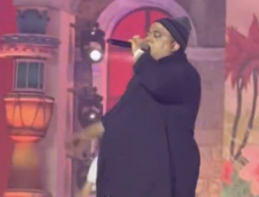 juanjo_ramos's tweet photo. Ni riesgo ni emoción. Ni sorpresa ni nivel. Ni orden ni concierto.

Que no quepa una murga pero sí 2 actuaciones con unos tipos que no saben ni hacer playback y otro, ya decadente, que se dejó la voz en su país…

Una #GalaReinaSC para olvidar. Primera y última de Pages, espero. https://t.co/6aNjvD1Y0U