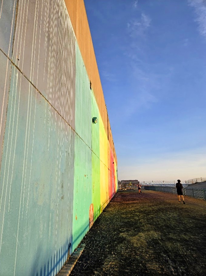 TheHeshInc's tweet image. Discovered Kansas at 12.
“The Wall” felt like a horizon opening.

Funny how certain songs prepare you for the places you’ll eventually live.

#ListeningNotes