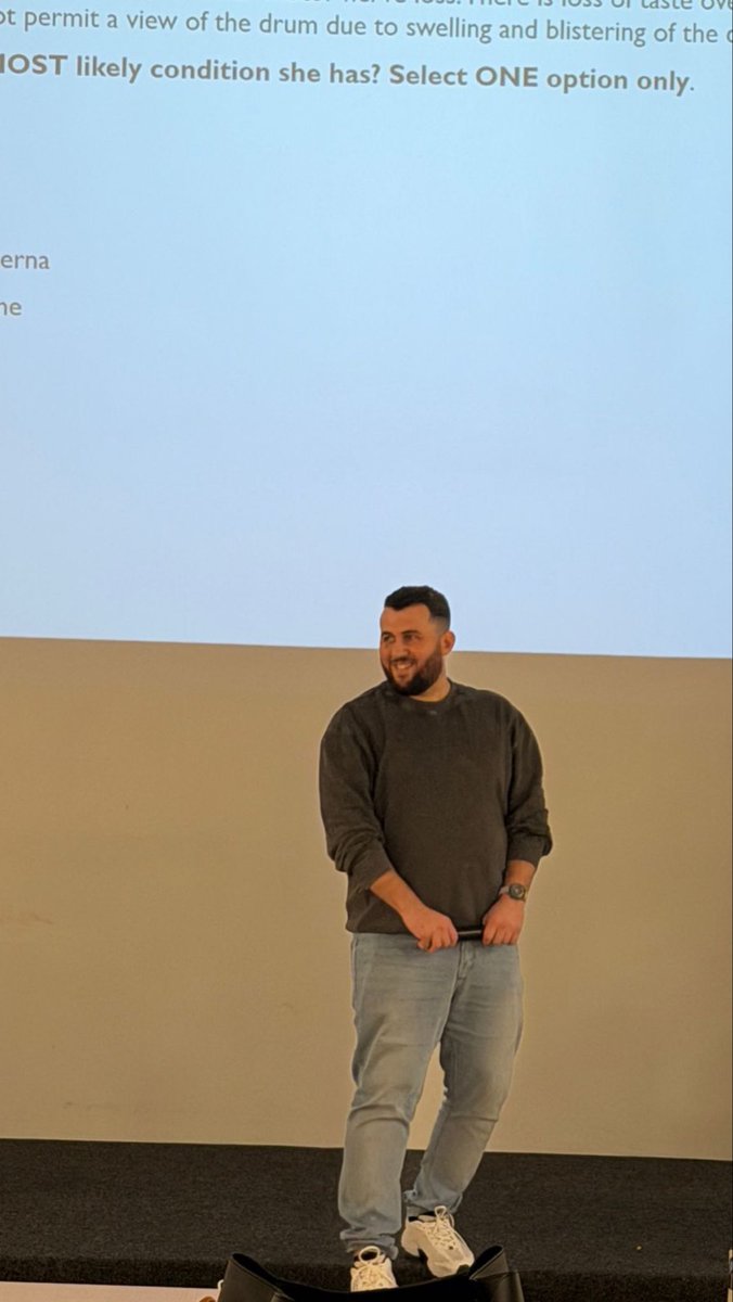 abdoabass's tweet photo. من حوالي كده سنتين كنت بتخيل اشتغل بس في UK.
انهارده  بقدم presentation قدام أكتر من 100 دكتور في uk .
الحمد لله على كل خطوة.
بس الرحلة كانت صعبة اوي https://t.co/cxsfvmpilV
