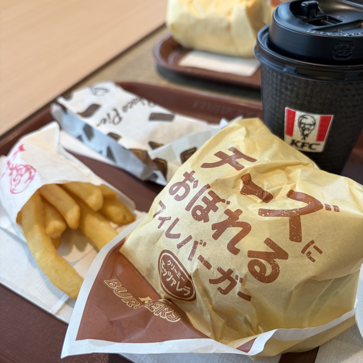 久々のカラオケ楽しかったのだよー🎤
また行きたい
スタレ映像たくさん入ってたの見れたし、久しぶりに源氏浴びれたし、江は初めましてだったので４回くらい見た。すごいものを見てしまった

写真はお世話になった美味しいもの