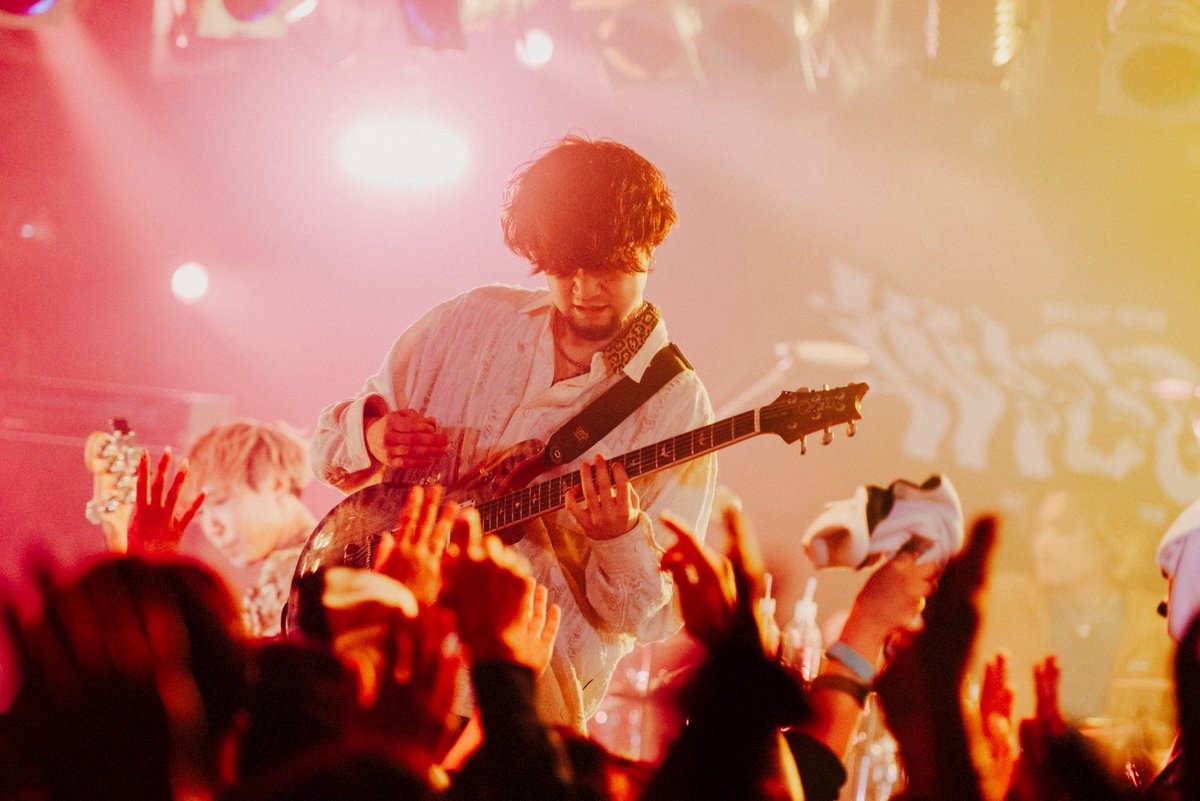 billyboolly0518's tweet photo. -Band Inst- の時の楽器陣3人だけの写真が欲しいです
😎🥁🎸
#BILLYBOO
#KEI
#RIKIYA
#MITSU https://t.co/hifTkSnytW