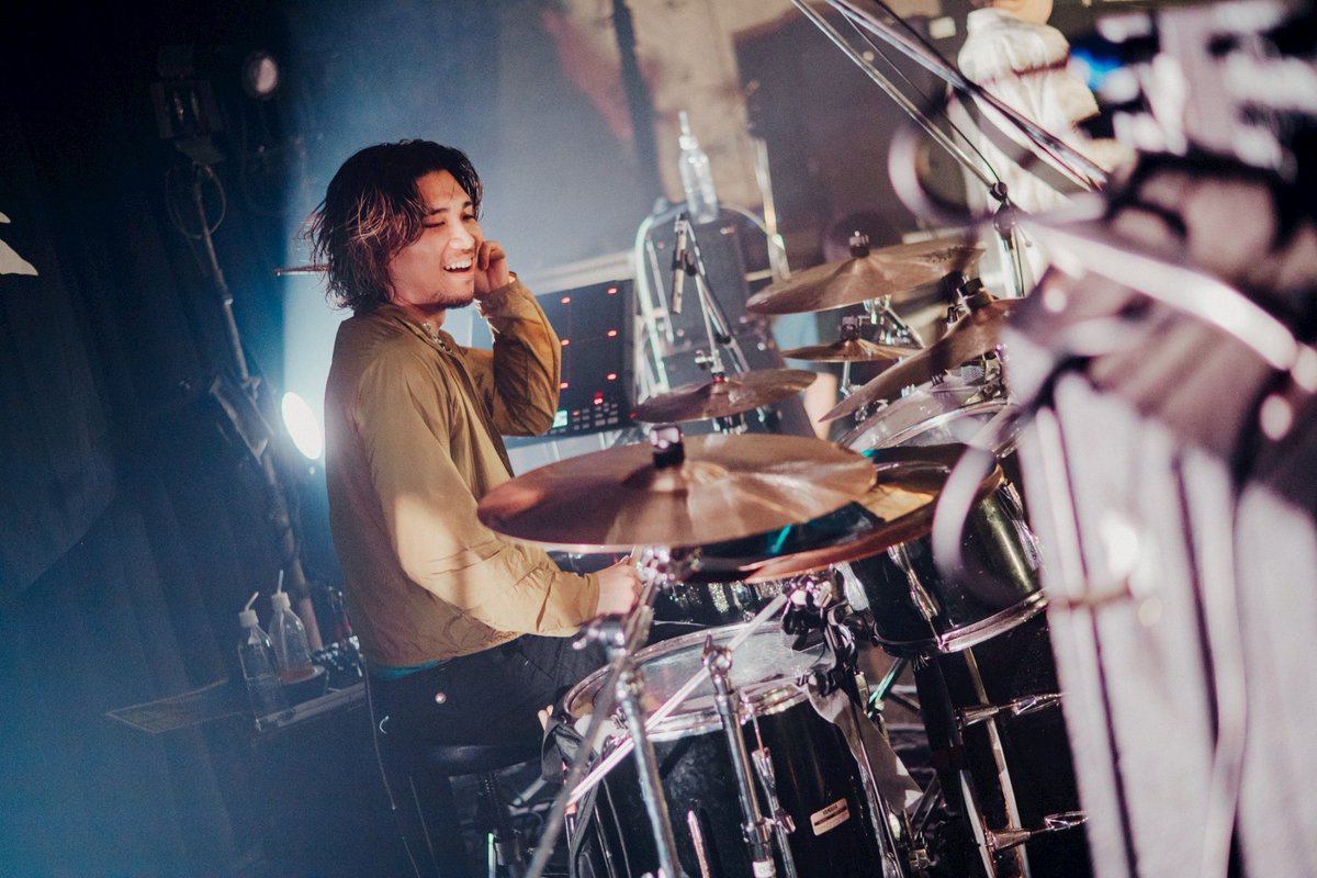 billyboolly0518's tweet photo. -Band Inst- の時の楽器陣3人だけの写真が欲しいです
😎🥁🎸
#BILLYBOO
#KEI
#RIKIYA
#MITSU https://t.co/hifTkSnytW