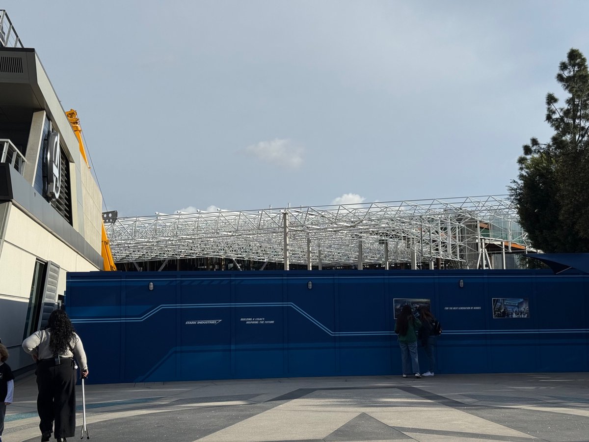 The canopy at Stark Flight Lab has grown once again, seemingly at full size. New canopy pieces are beginning to descend downward to form a wall.