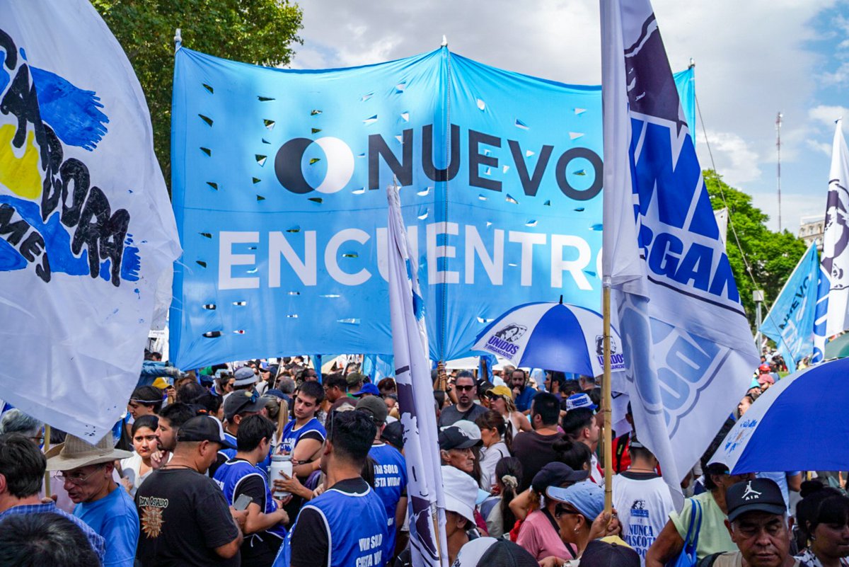 AntolinMagallan's tweet photo. EN LA CALLE, DEFENDIENDO NUESTROS DERECHOS ✊🔥

Hoy nos movilizamos frente al Congreso para decir NO a la reforma laboral y al ajuste precarizador del gobierno. https://t.co/2EFIUsTPzG