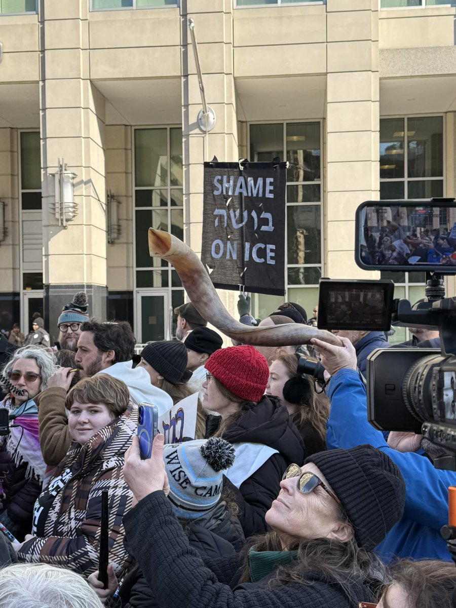bradlander's tweet photo. Hundreds of #JewsAgainstICE protested outside ICE headquarters in DC today.
We won’t stand idly by while they abduct our neighbors.
Thanks @truahrabbis @bendthearc (and rabbis & cantors & lay leaders from pretty much every synagogue, youth group & summer camp I’ve gone to) https://t.co/rhzOxGBoVg