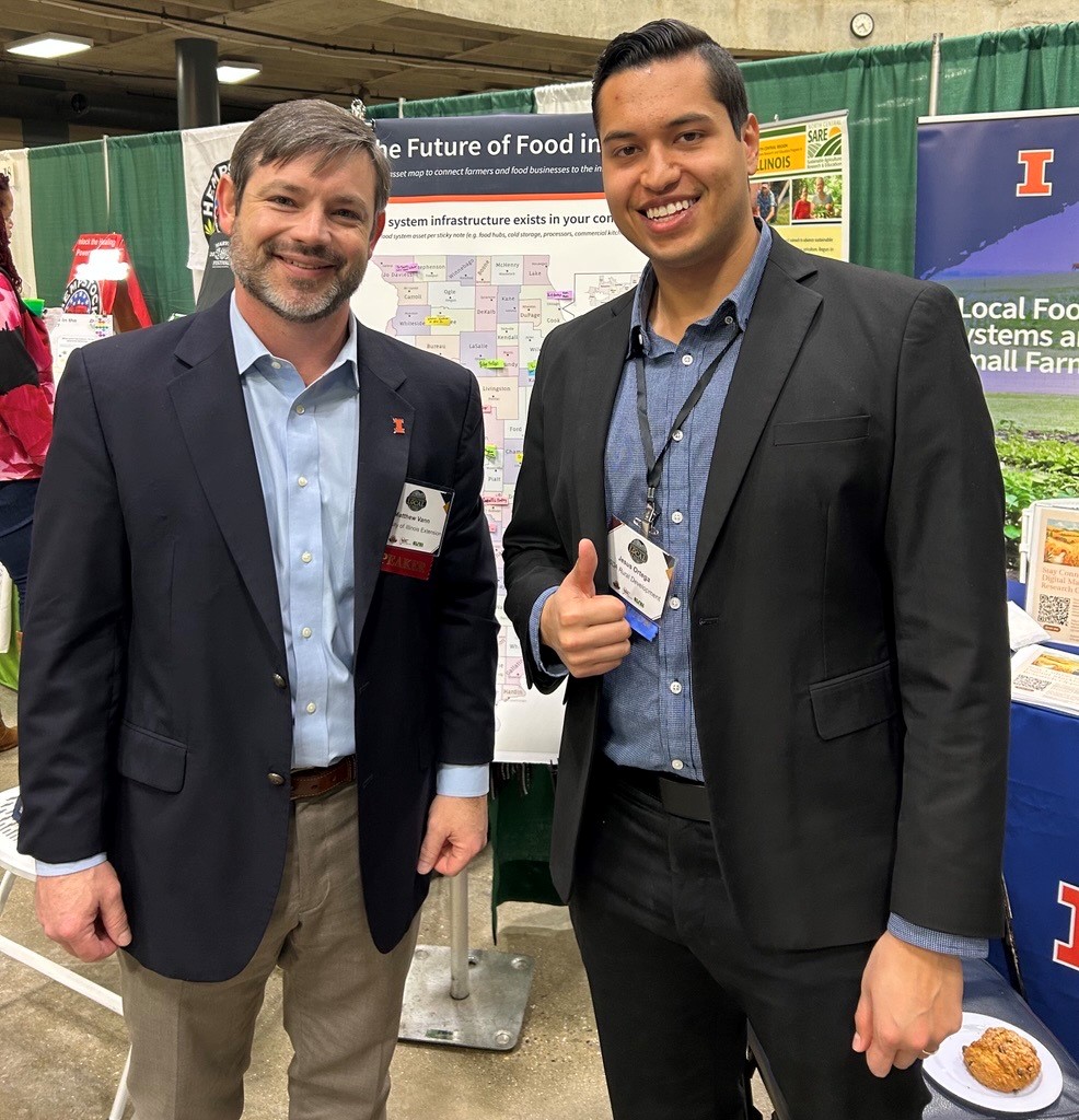 At the <a href="/ILFarmBureau/">Illinois Farm Bureau</a> Everything Local Conference recently, Director Ortega and @ILExtension Director Matthew Vann talked about more ways we can continue to work together to support rural prosperity in Illinois!  Thank you for your partnership!