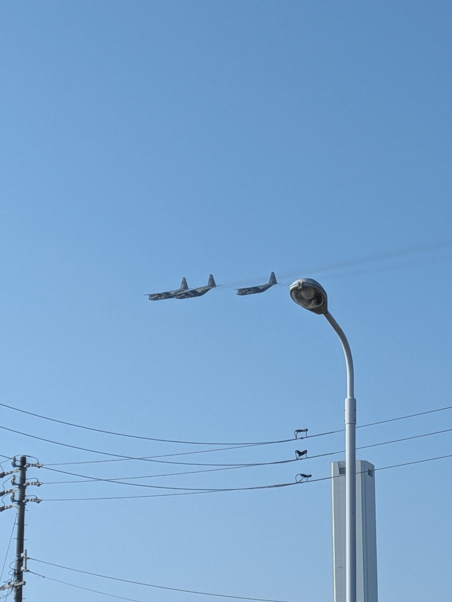 mabo595's tweet photo. 稲沢駅の近くで珍しい飛行機飛んでた。 https://t.co/x9ZK0483x1