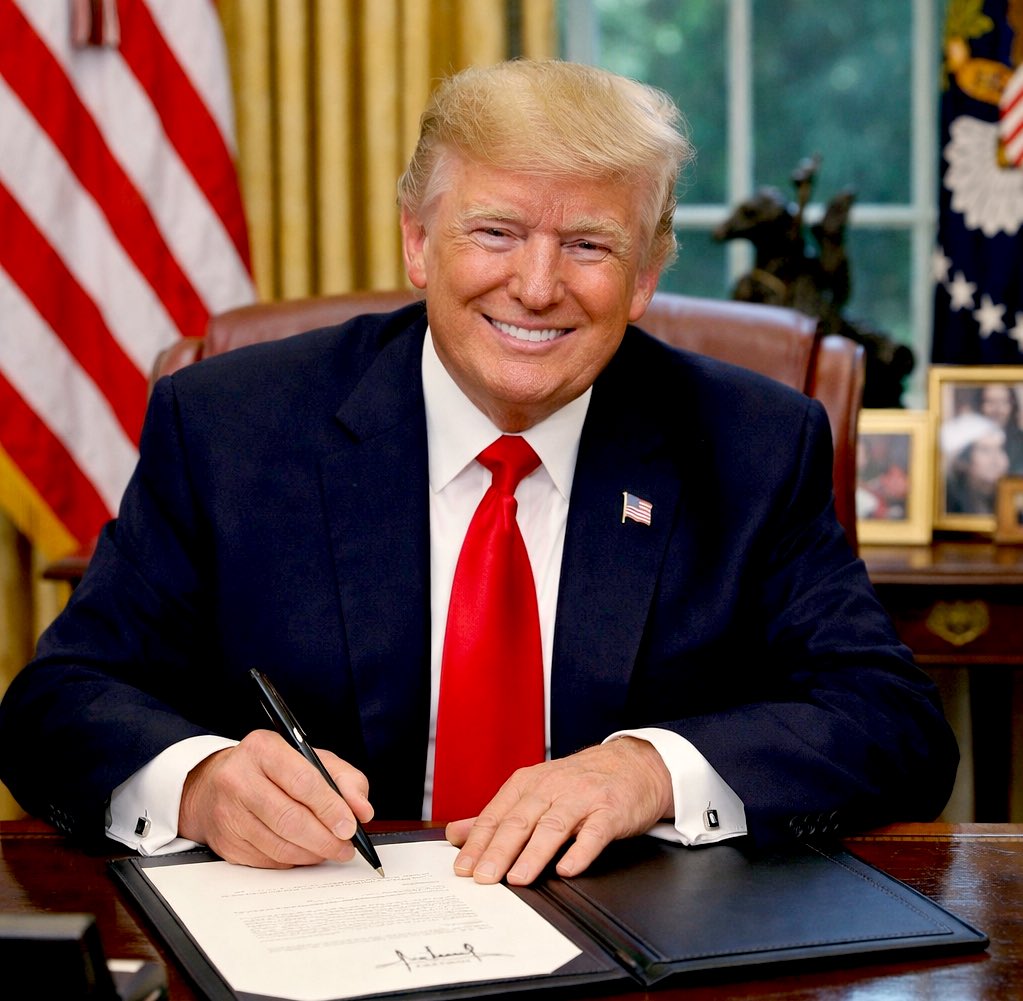 Investments_CEO's tweet image. 🇺🇸 President Trump says Bitcoin and crypto “unlocks new pathways for Americans to reach financial freedom”