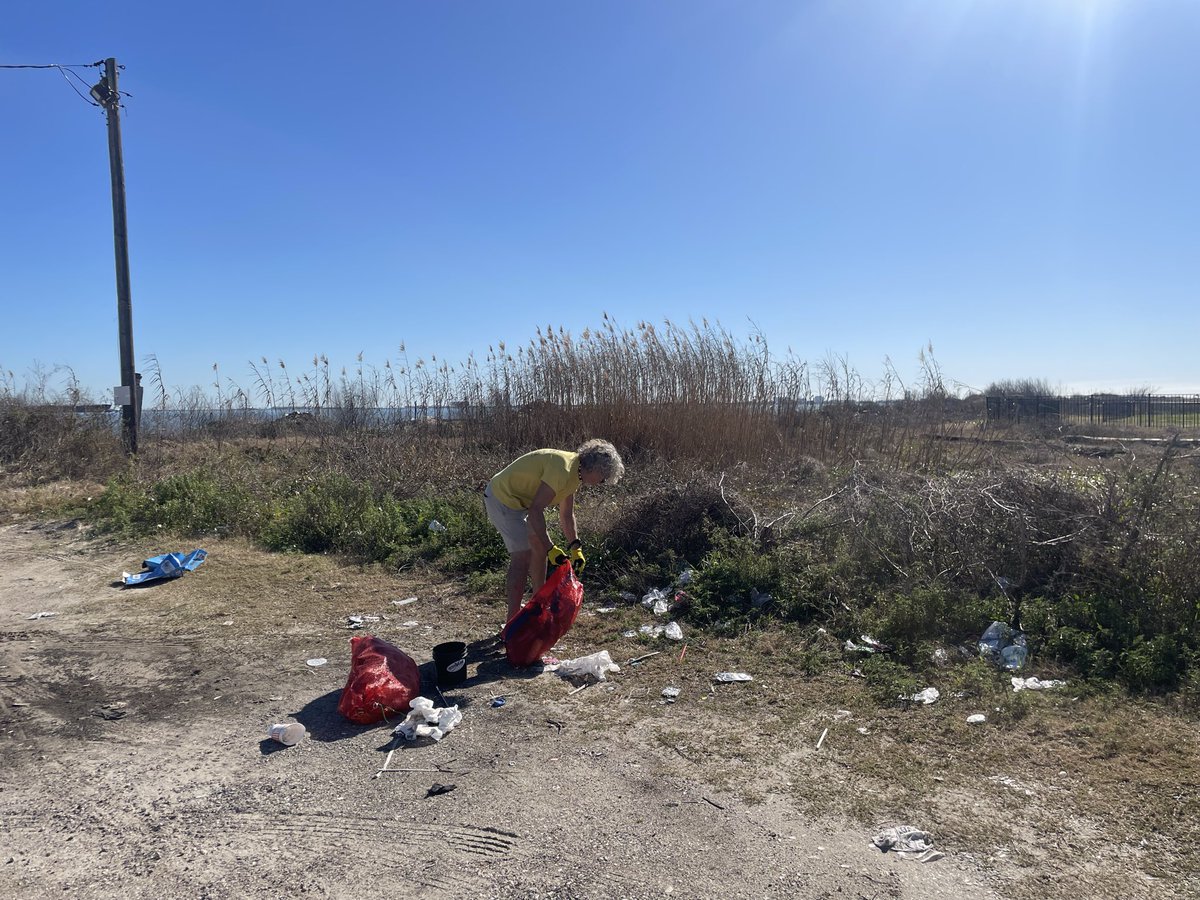ShorelineTexas's tweet photo. On Bolivar Peninsula-unreal #singleuseplastic bags, bottles and caps. This problem keeps getting ignored while getting worse.  Most of the trash we collected was within 25 feet of bins. We can only do better if we stop pretending this is normal and acceptable. 42lbs/202 caps https://t.co/AYnba4mAIp