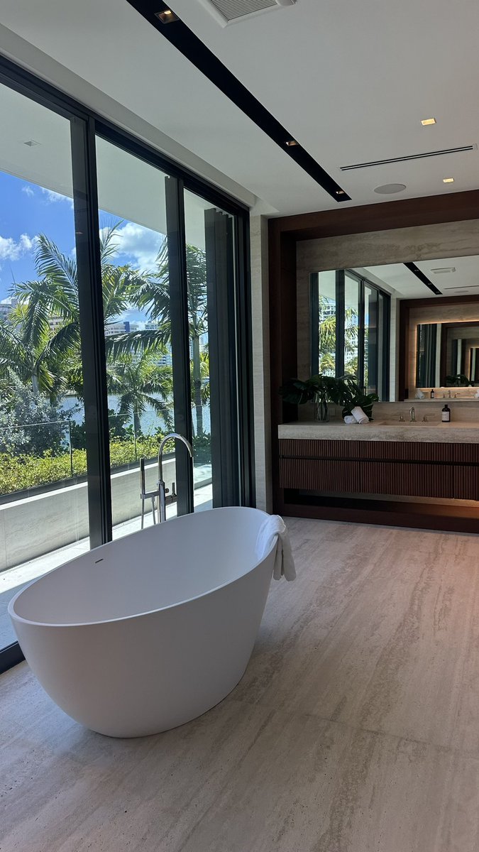 (✿◠‿◠) tweet media